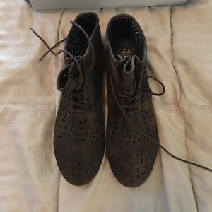 New Women’s “Unlisted” Boots Size 8